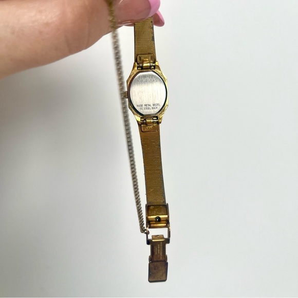 Vintage 80s P4 Bulova Gold Tone Womens Diamond Accent Quartz Watch - Picture 2 of 8